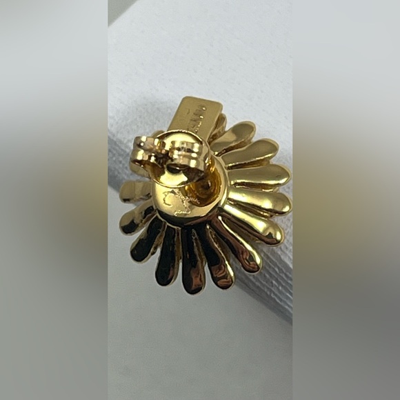 COACH Vintage Flower Gold Tone Floral Stud Earrings - Picture 9 of 10